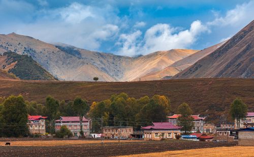 稻城亚丁旅游需要几天？从成都出发去稻城亚丁要几天时间