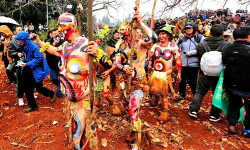 “东方狂欢节”云南彝族阿细人古老奇特的祭火节