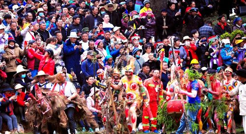 “东方狂欢节”云南彝族阿细人古老奇特的祭火节