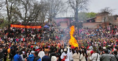“东方狂欢节”云南彝族阿细人古老奇特的祭火节