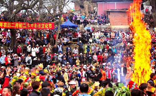 “东方狂欢节”云南彝族阿细人古老奇特的祭火节