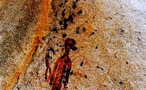 喜马拉雅山发现一壁画，似外星人与野人交战，背后隐藏什么秘密？