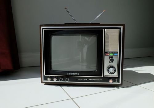 旧电视机舍不得丢，改造成这6种绝不会浪费，谁看了都夸一句实用