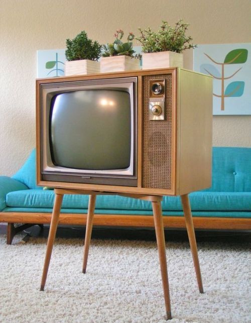 旧电视机舍不得丢，改造成这6种绝不会浪费，谁看了都夸一句实用