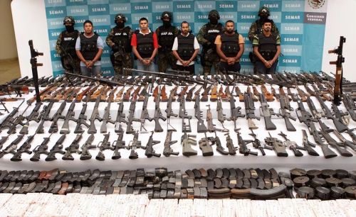 墨西哥毒枭多猖獗？人员超10万把军警压着打，先进武器武装到牙齿
