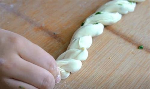 农家香葱花卷，掌握1个技巧，出层多、葱花翠绿不变色，越嚼越香