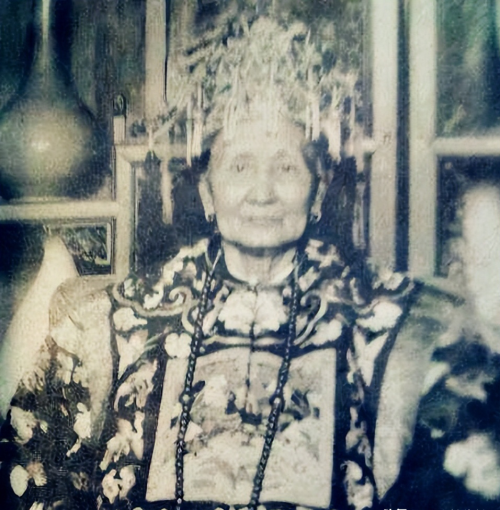 老照片，慈禧母亲真容，隆裕皇后国民哀悼会，乾隆喜欢吃火锅？
