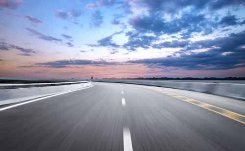 广东谋划一条标准较高的高速，长约90公里，双向6车道时速120公里