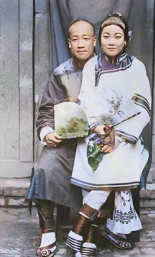 上色100年前清朝老照片，有老少夫妻小夫妻，风尘女们和荣安里！