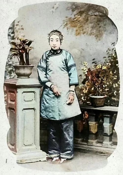 上色100年前清朝老照片，有老少夫妻小夫妻，风尘女们和荣安里！