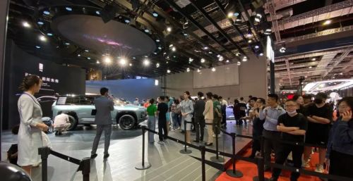 上海车展观察丨落寞的宾利，崛起的比亚迪，超豪车市场格局变了？