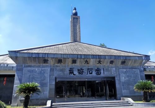 1992年浙江村民抽干水潭，发现千年宫殿，已成为4A级旅游风景区