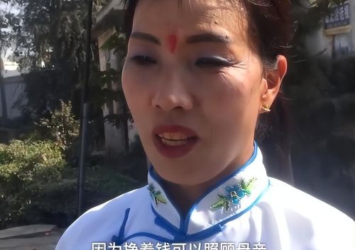 河南“哭灵人”武会霞：每年哭70场磕头上万次，每场赚700元左右