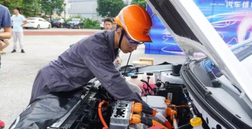 放弃燃油车五年，混动汽车“三大短板”要清楚，过来人：有苦难言