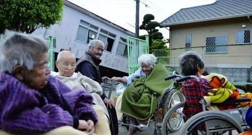 50万日本老人来中国养老不成，日本专家建议：老人全部集体切腹