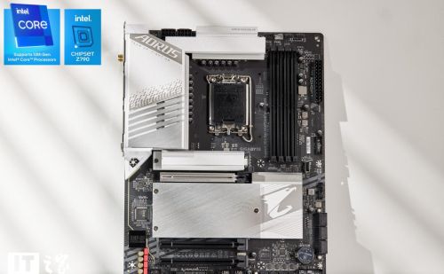 技嘉雪雕 Z790 AORUS ELITE AX-W 主板图赏：银白装甲如雪