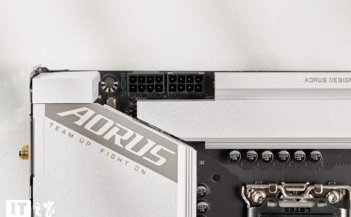 技嘉雪雕 Z790 AORUS ELITE AX-W 主板图赏：银白装甲如雪