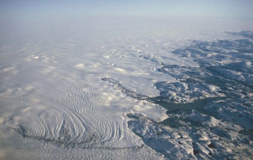 “末日冰川”融化加快，损失超6000亿吨冰，或导致海平面上升3米