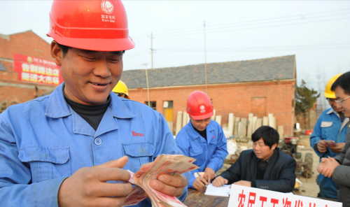 当工资日结成为潮流，中国工人和农民工的待遇，得到了大幅提升
