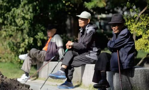 “人口警钟”长鸣！有人建议：放开四胎政策，富人多生，穷人少生