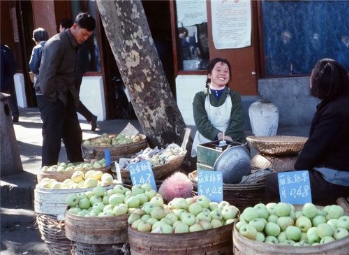 1979年老照片：看看那时候的普通百姓生活，单纯中透着快乐