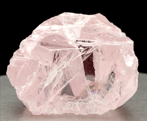 莱索托发现巨大的粉红钻石，重达108克拉