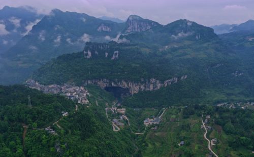 七层洞穴，神秘宝藏，湖北大山深处的地心漂流！网友：太震撼了