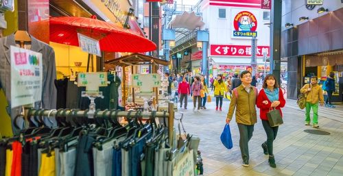 为何在日本旅游，当地人非常讨厌背双肩包的游客？导游说出了实情