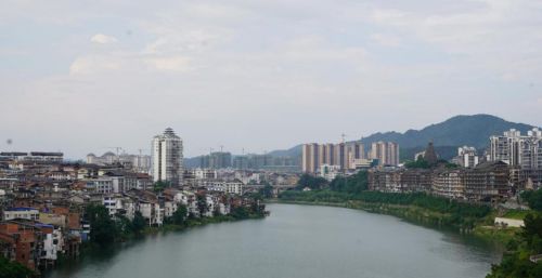 广西柳州的一个低调小县城，位于三省交界，拥有两个世界之最