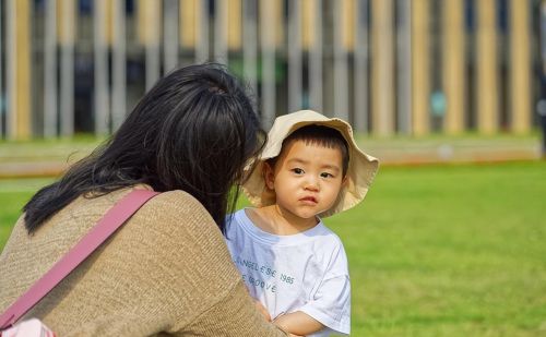 在家带娃的女人，会偷偷背着丈夫找男人吗？3个带娃女人说出实话