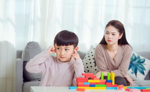 孩子一生有三次叛逆期，家长一定要认真对待，吼只能解决一时问题