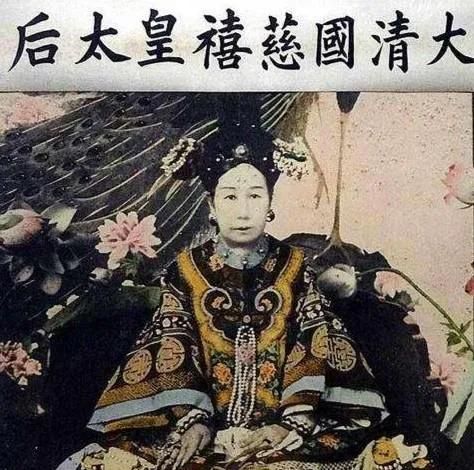 慈禧太后如厕时，为什么要让宫女口含温水？晚年宫女才说出…