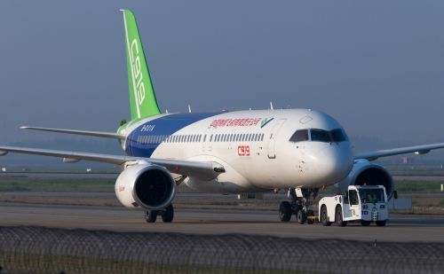 C919罕见获美国订单，明明有波音却买中国大飞机，美方想干啥？