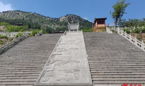 东平县昆山景区：“五一”假期体验抓鸡大赛 游《水浒传》“三打祝家庄”拍摄基地