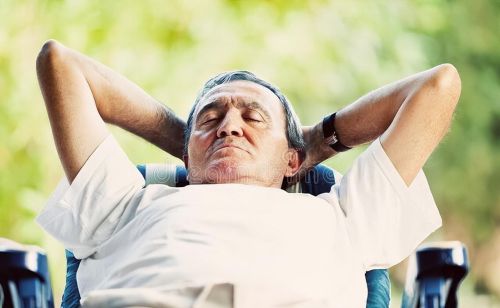 午睡可能影响寿命！医生提醒：人过中年，午睡记住“三不要”