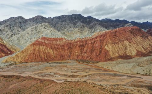 （美丽中国）天山-昆仑山交汇处：色彩斑斓 风景如画