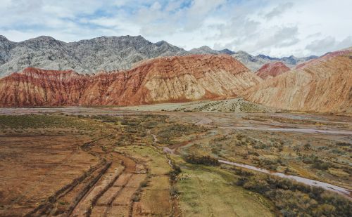 （美丽中国）天山-昆仑山交汇处：色彩斑斓 风景如画