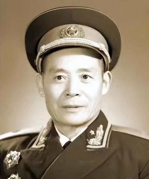 55年授衔，红11师政委是上将，师长却是大校，团长军衔都比师长高