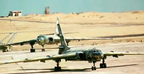 上世纪伊拉克购买4架轰-6D战绩：击沉油轮44艘，还曾攻击过美军舰