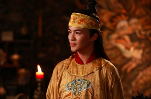 清朝皇帝中，继位的为何大多不是皇长子，老大们都怎么了？