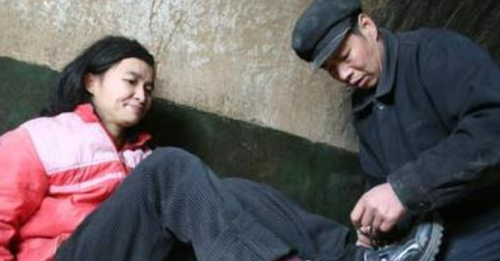 2008年，四川少女被囚禁15年，供两名男子玩乐，离开时已有二孩