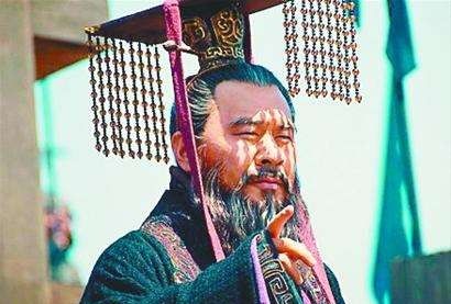 为什么很多人小时候看《三国演义》喜欢刘备，长大了再看《三国演义》会喜欢曹操呢？