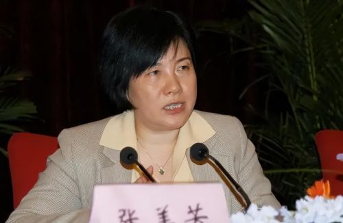 她曾是江苏财政厅副厅长，7套豪宅养帅小伙，帮女儿敛财5000万