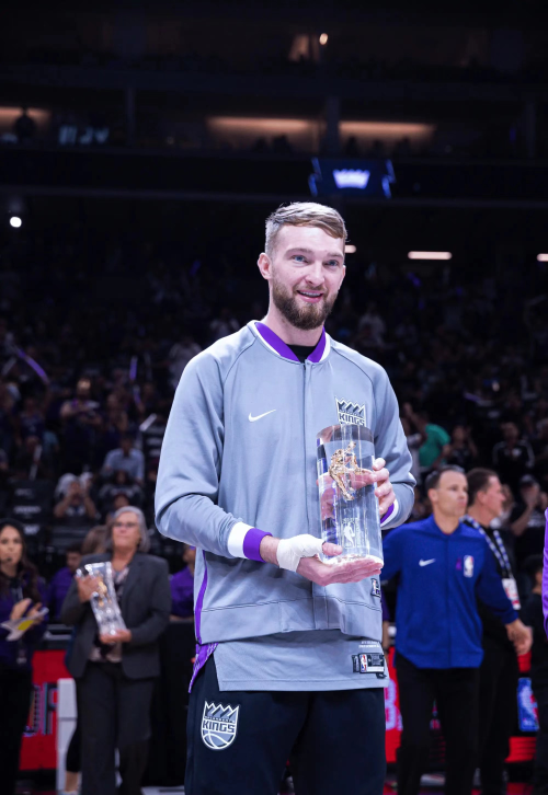 NBA季后赛：攻克天王山！勇士连胜3场总分3-2国王 库里31分