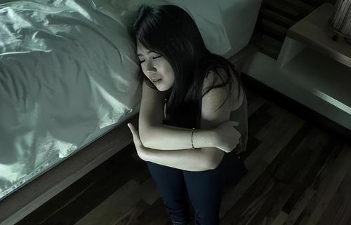 29岁华裔女作家被15岁男孩侵犯，法庭上被反咬一口：她先勾引我的