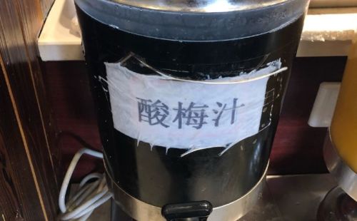 吃自助餐，这3种饮料千万不要拿！大多是香精色素勾兑的三无产品