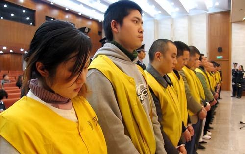 “贪官情妇”刘倩:情夫贪污被抓，带21人劫狱，结果被判6年