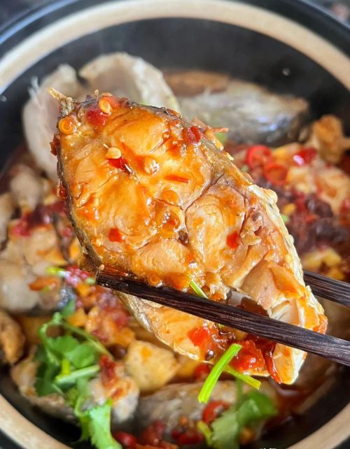 鲈鱼别再清蒸啦！试试这个好吃的鲈鱼豆腐煲，这味道都能开店了！