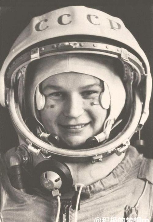 上世纪老照片，选美大赛、首位太空女飞行员、年轻时的梦露
