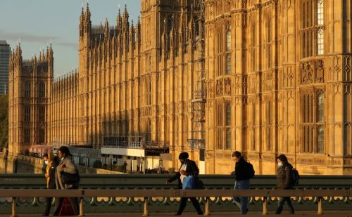 英国议会下院通过非法移民法案引争议